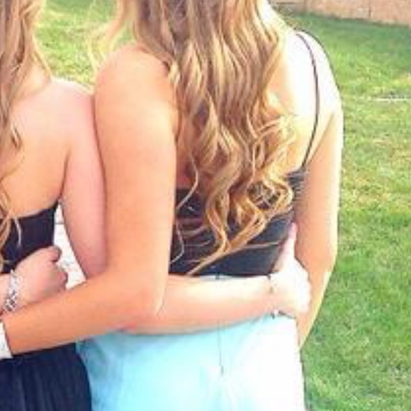 Prom dress - Picture 2 of 3